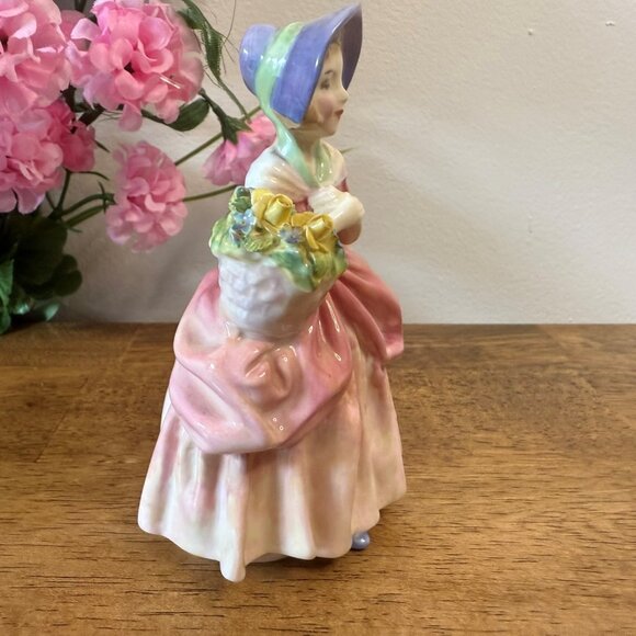 Royal Doulton Figurine Cissie HN1809 Pink Dress Bonnet Basket of Flowers - Picture 2 of 5